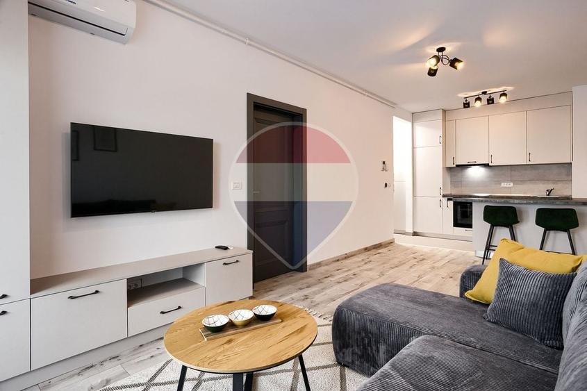 Apartament cu 2 camere semidecomandat, mobilat în UTA