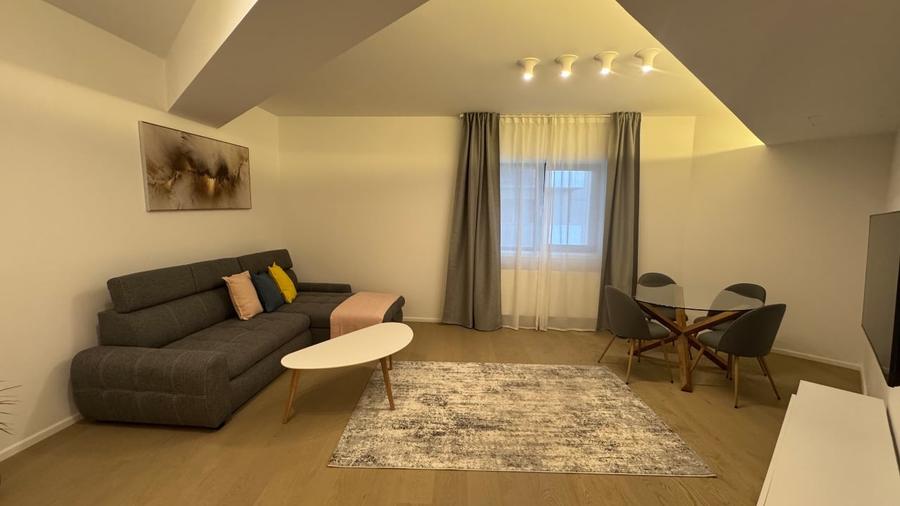 Apartament cu 3 camere decomandat, mobilat în Drumul Taberei