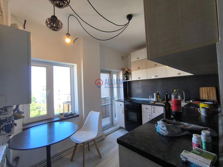 Apartament cu 3 camere semidecomandat în Peninsula