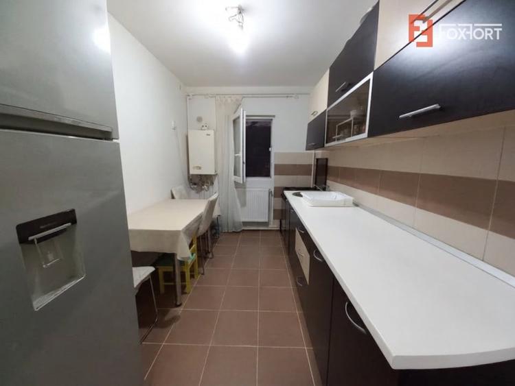 Apartament cu 4 camere decomandat, mobilat în Lipovei