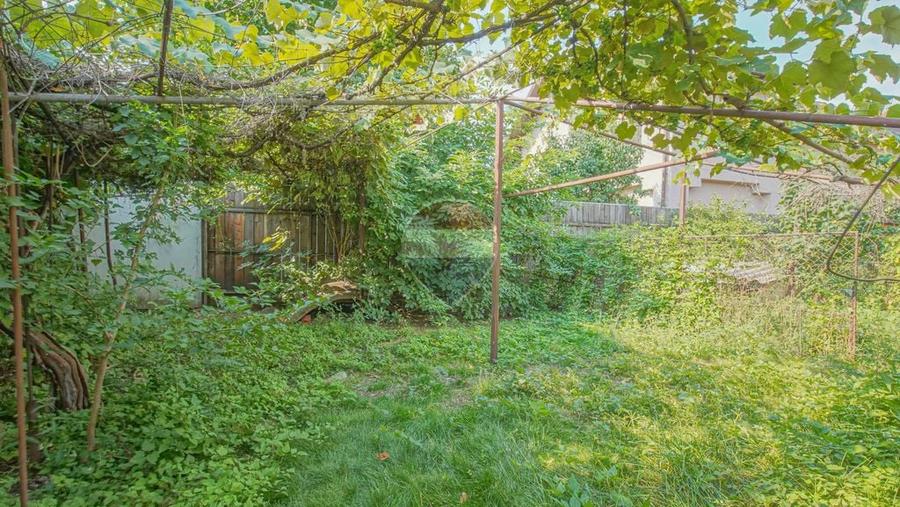 Casă cu 3 camere cu Teren 553 Mp în Central