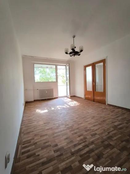 Apartament cu 3 camere decomandat în Drumul Taberei
