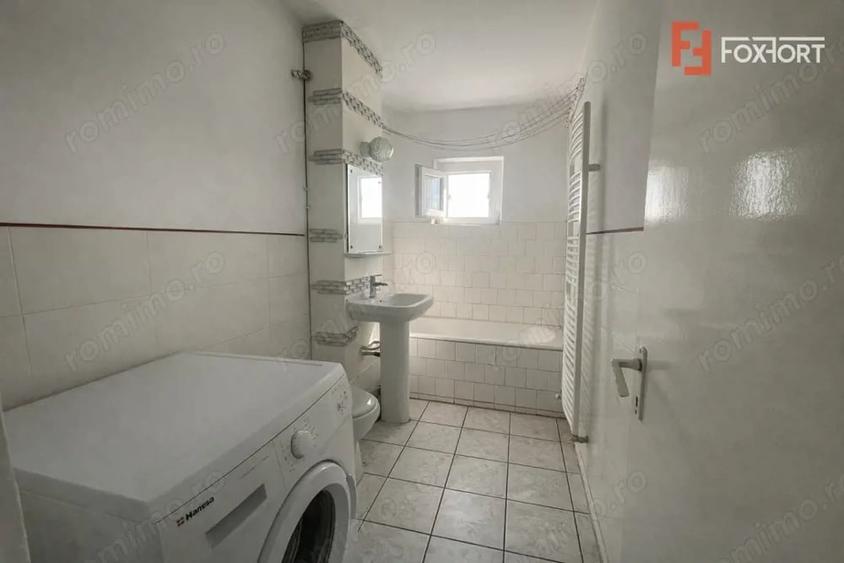 Apartament cu 3 camere semidecomandat, mobilat în Micălaca