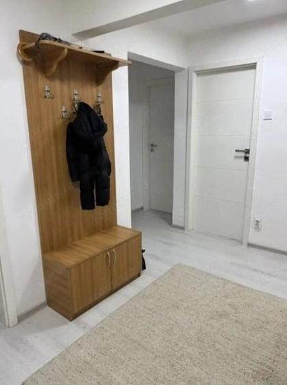 Apartament cu 4 camere decomandat, mobilat în Lipovei