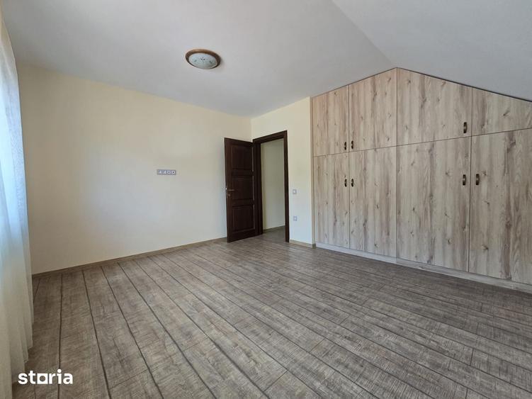 Casă cu 6 camere cu Teren 700 Mp în Tăuți