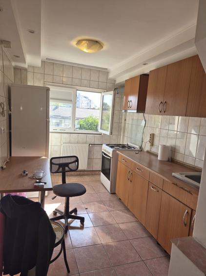 Apartament cu 3 camere decomandat în Brâncoveanu