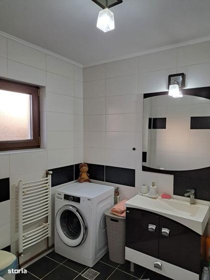 Casă cu 4 camere cu Canalizare în Valea Lupului