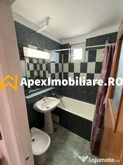 Apartament cu 3 camere semidecomandat în Apusului