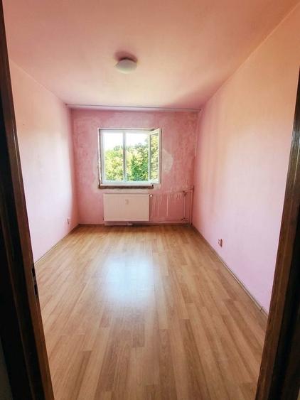 Apartament cu 3 camere semidecomandat în Gorjului