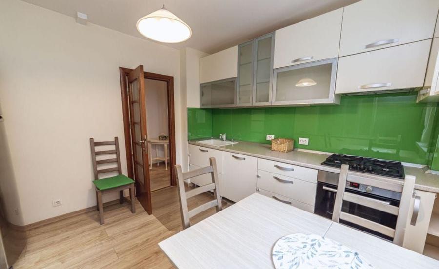 Apartament cu 3 camere decomandat, mobilat în Cotroceni