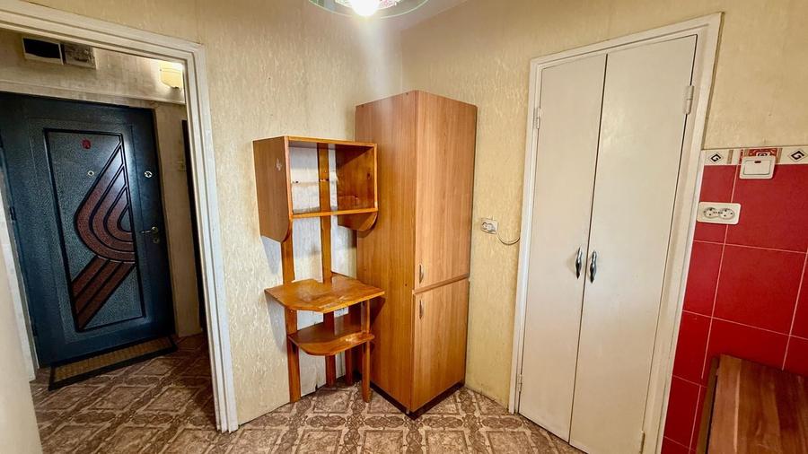 Apartament cu 3 camere decomandat în Podu Roș