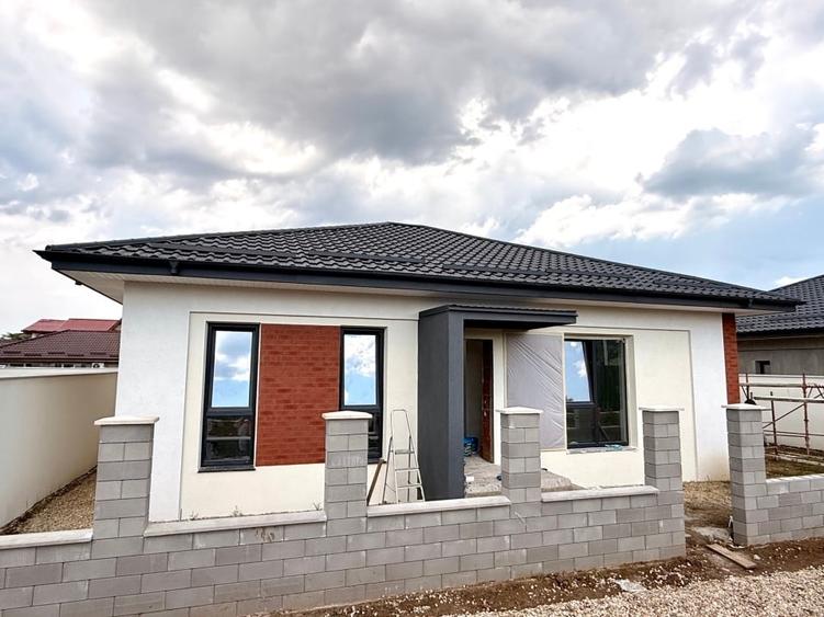 Casă individuală cu 4 camere cu Teren 400 Mp în Central