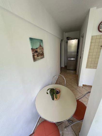 Apartament cu 3 camere semidecomandat, mobilat în Arcul de Triumf