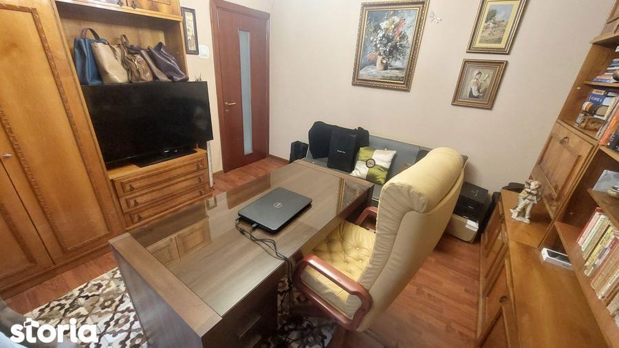Apartament cu 3 camere decomandat, mobilat în Rovine
