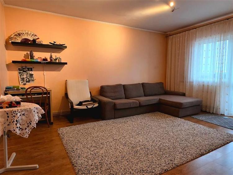 Apartament cu 3 camere decomandat, mobilat în Cantacuzino