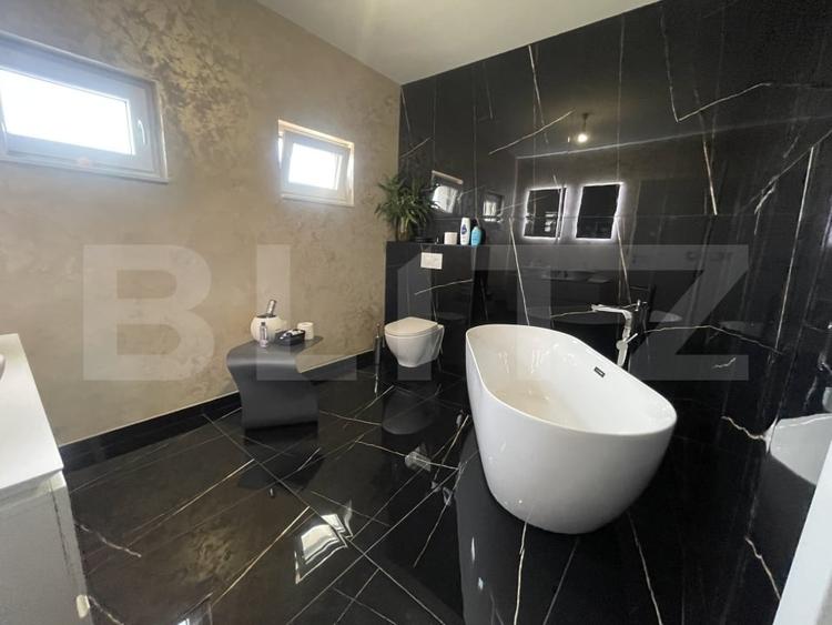 Duplex cu 5 camere cu Canalizare în Est