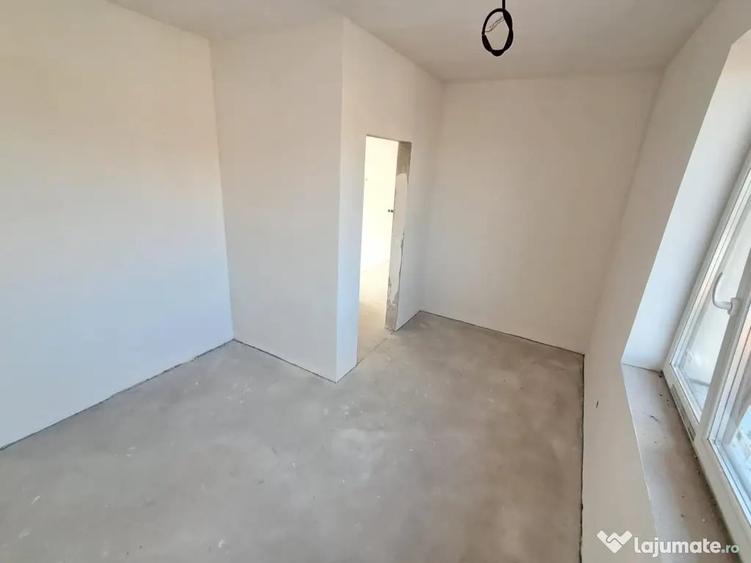 Casă cu 5 camere cu Teren 601 Mp în Central