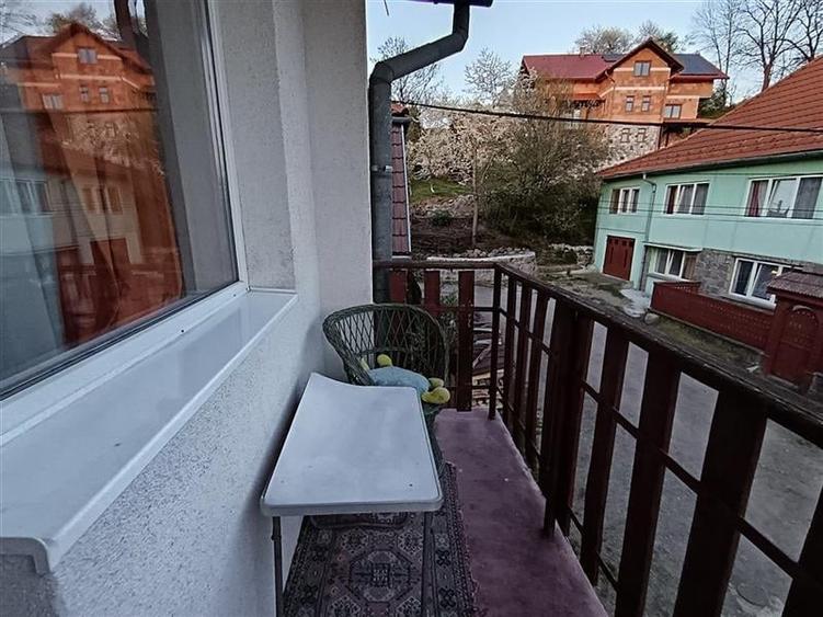 Casă individuală cu 9 camere cu Canalizare în Praid