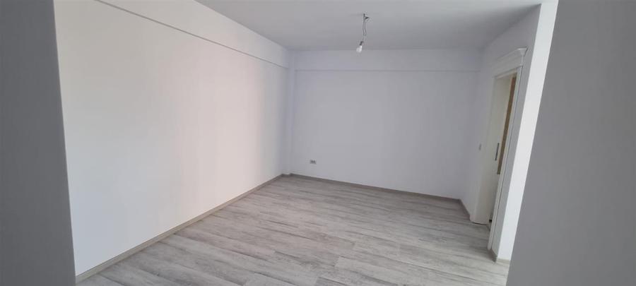 Apartament cu 3 camere semidecomandat în Popas Păcurari