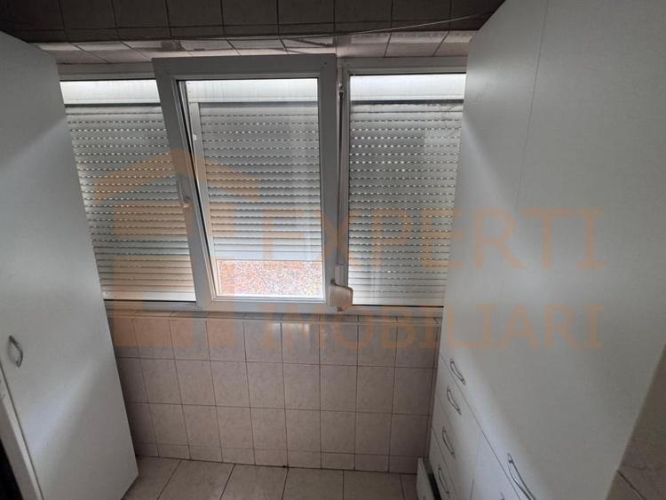 Apartament cu 3 camere semidecomandat, mobilat în Casa de Cultură