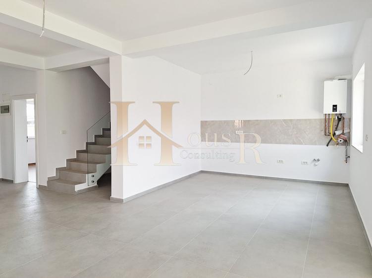 Duplex cu 5 camere cu Canalizare în Moșnița Nouă