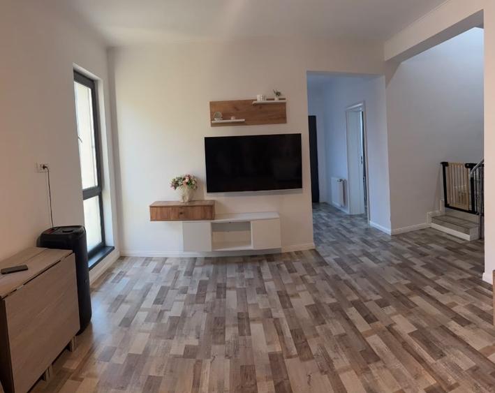 Casă individuală cu 4 camere cu Canalizare în Lumina