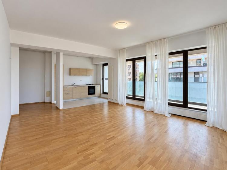 Apartament cu 3 camere semidecomandat, mobilat în Pipera