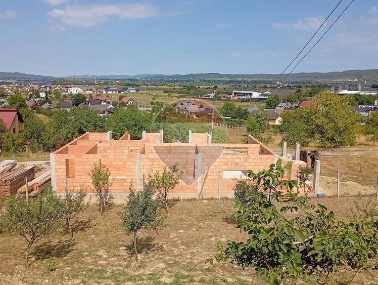 Casă cu 4 camere cu Teren 700 Mp în Central