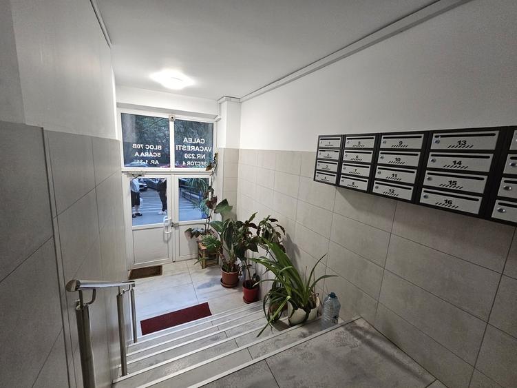 Apartament cu 3 camere semidecomandat în Văcăresti
