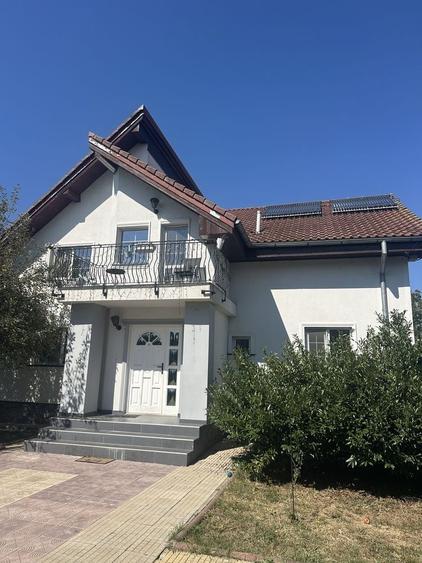 Casă cu 3 camere cu Teren 1000 Mp în Central