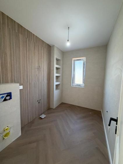 Apartament cu 3 camere decomandat în Est