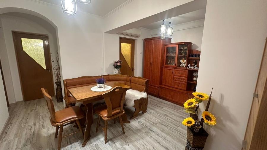 Apartament cu 2 camere decomandat, mobilat în Central