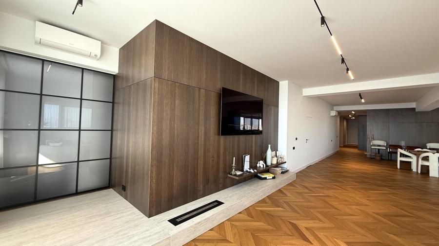 Penthouse cu 6 camere decomandat, mobilat în Mamaia