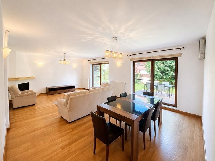 Duplex cu 6 camere cu Piscina în Iancu Nicolae