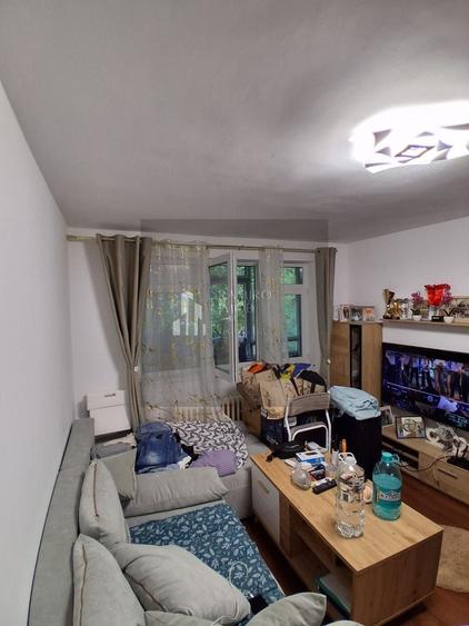 Apartament cu 2 camere semidecomandat în Olteniței