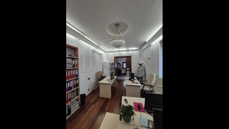 Casă cu 5 camere cu Teren 420 Mp în Dorobanți