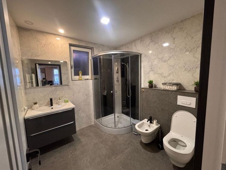 Apartament cu 2 camere decomandat în Între Lacuri