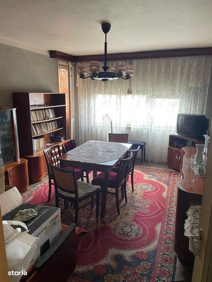Apartament cu 4 camere decomandat în Central