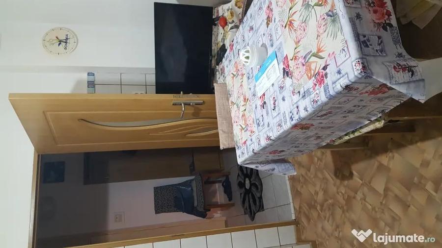 Apartament cu 3 camere decomandat în Rahova