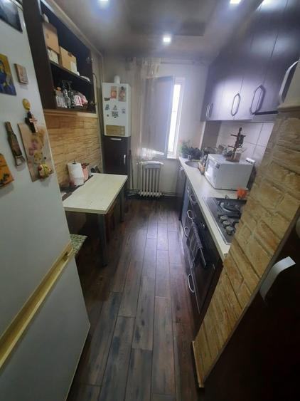 Apartament cu 2 camere semidecomandat, mobilat în Mircea cel Bătrân