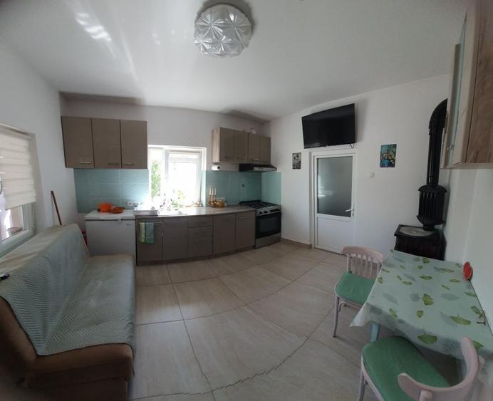 Casă cu 3 camere în Terebești