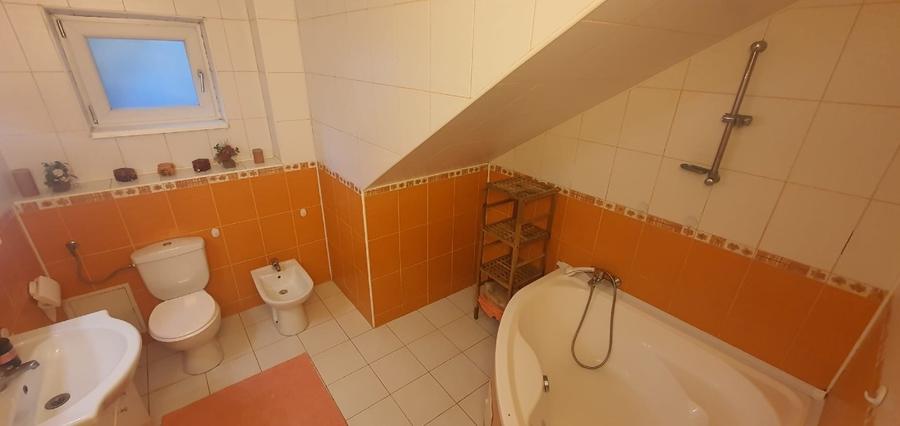 Casă individuală cu 5 camere cu Canalizare în Central