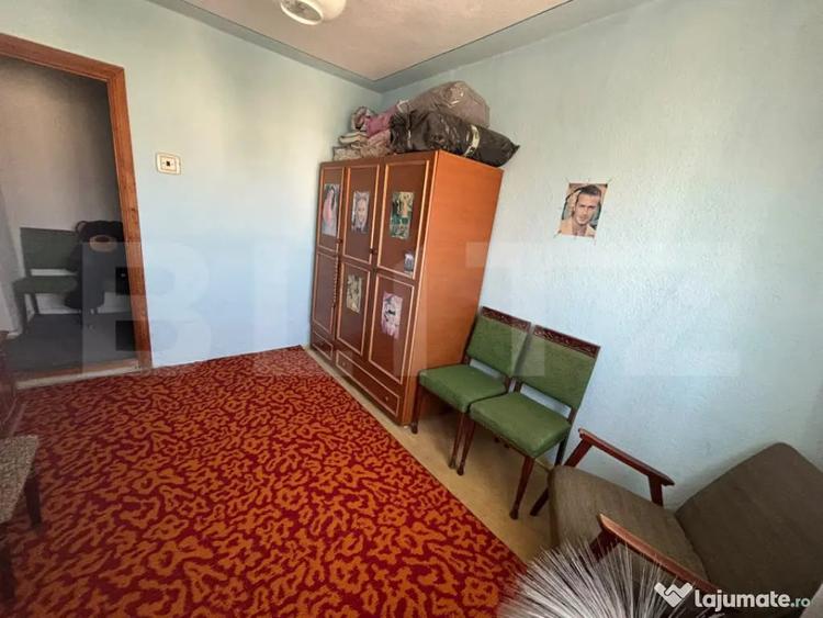 Apartament cu 3 camere decomandat în Micro 12