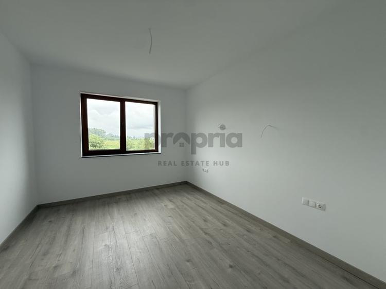 Apartament cu 3 camere decomandat în Tractorul