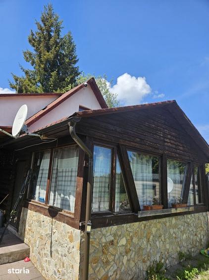Casă cu 5 camere semidecomandat cu Teren 300 Mp în Mărișel