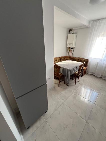 Apartament cu 3 camere decomandat în Micro 11