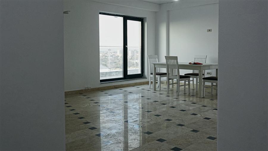 Penthouse cu 4 camere decomandat în Mamaia-Sat