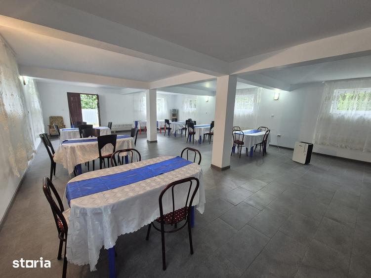 Casă cu 10 camere cu Teren 1000 Mp în Arbore