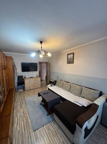Apartament cu 2 camere decomandat, mobilat în Traian