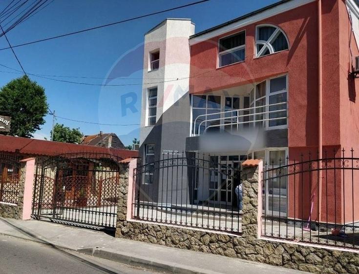 Birou, de 249 mp, în Piața Centrală